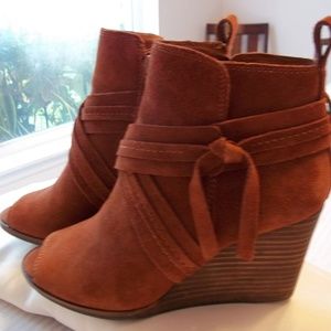 LUCKY BRAND cognac suede peep toe booties size 6.5